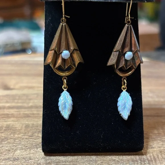 1930's Czech art deco opaline glass dangle earrings - Picture 3 of 4